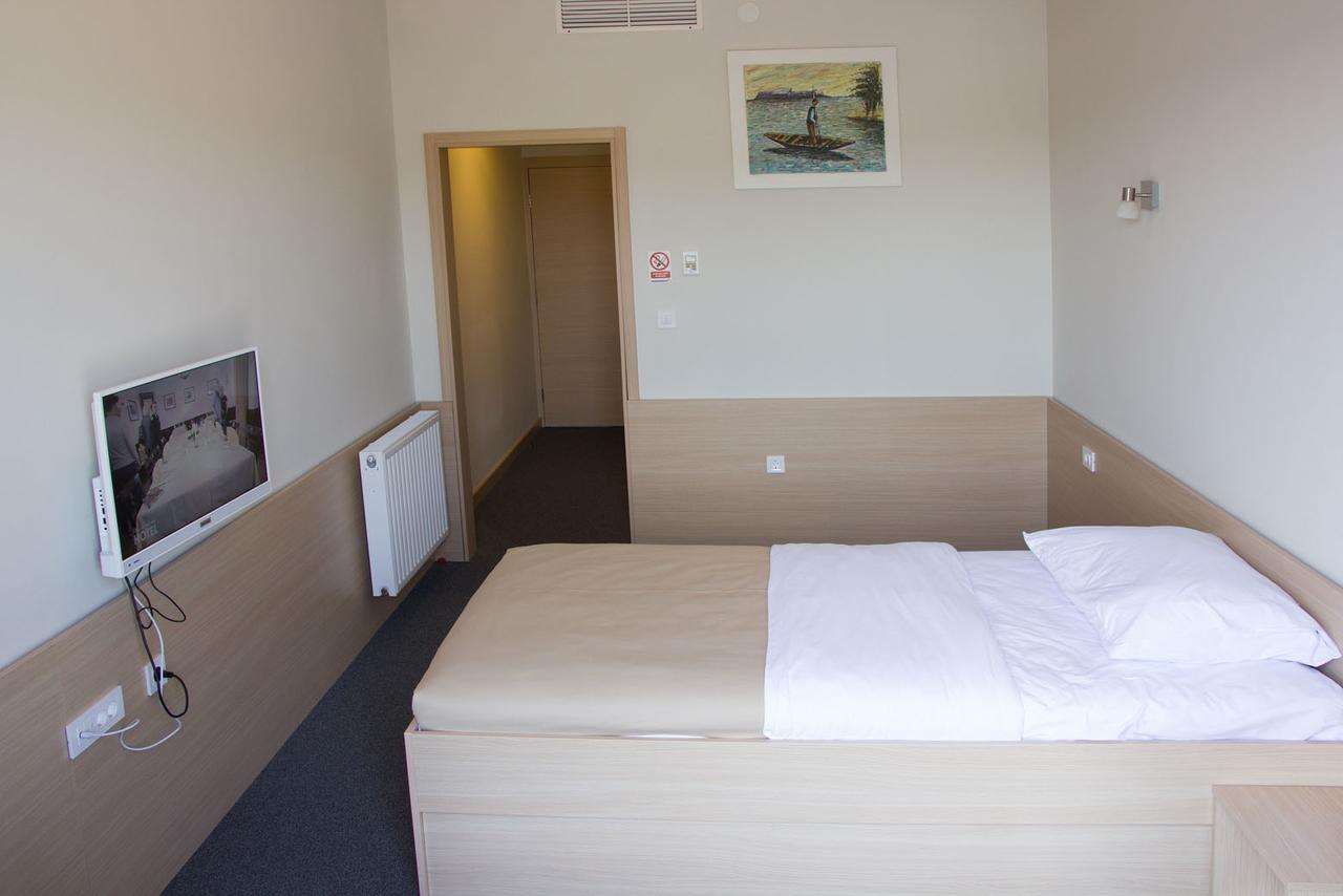 Hotel Lika Jug Brinje Eksteriør bilde