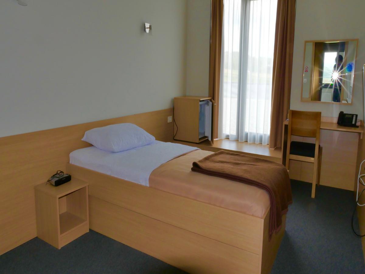 Hotel Lika Jug Brinje Eksteriør bilde
